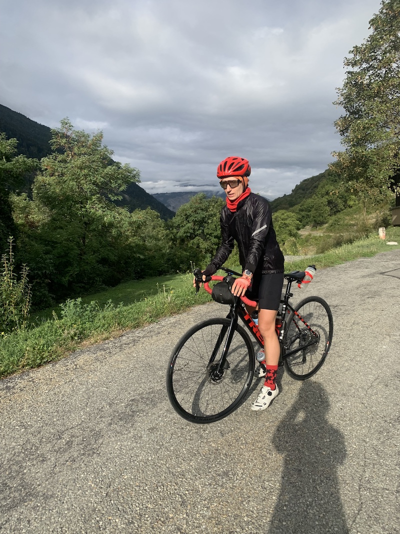 Mathilda Boissot tijdens haar fietstocht door de Alpen