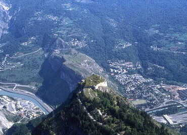 Le Fort surplombe la vallée de la Maurienne