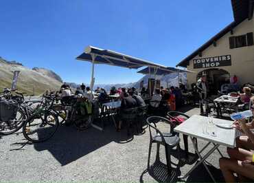 Le restaurant du Beau Refuge du Galibier