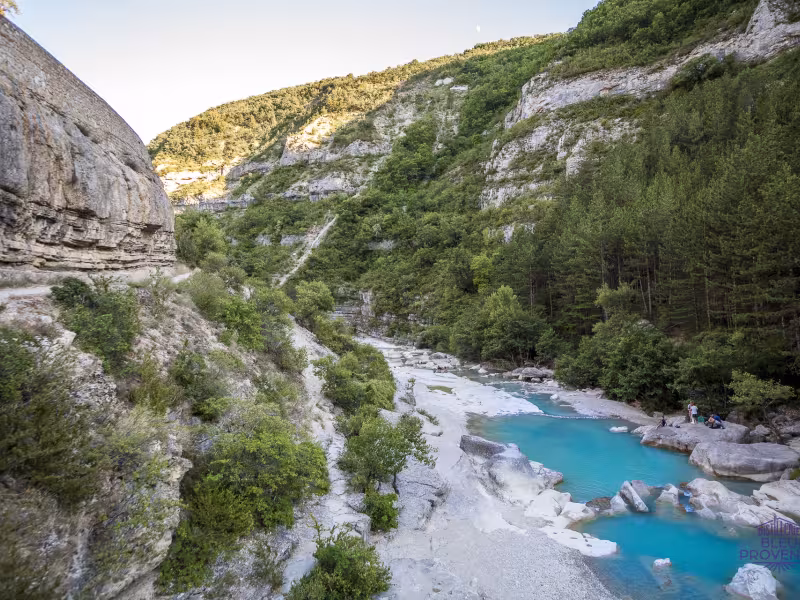 Eaux turquoises de la Meouge