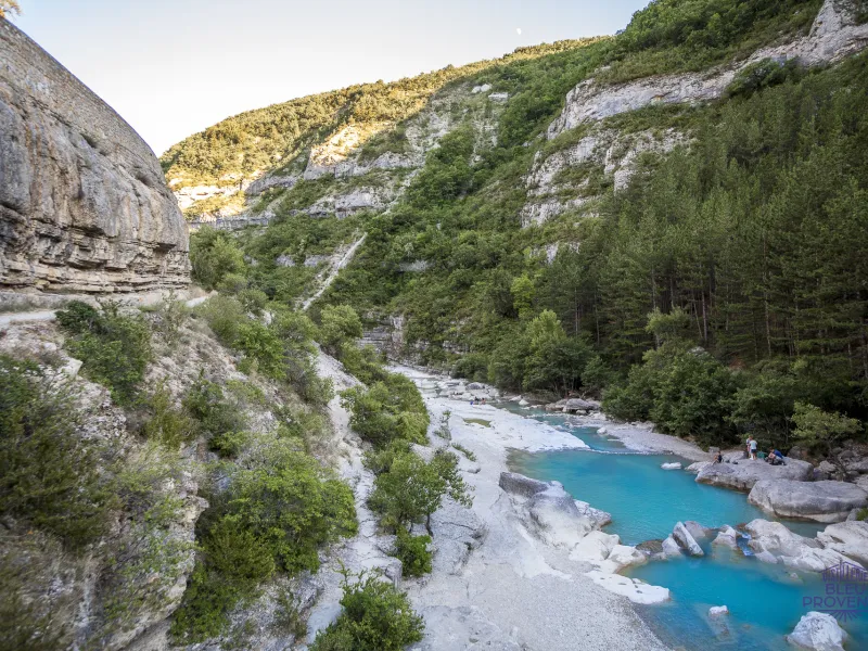 Eaux turquoises de la Meouge