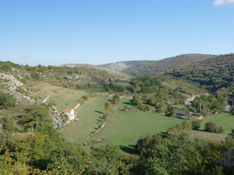 Panorama sur les plateaux calcaires des Alpes Maritimes