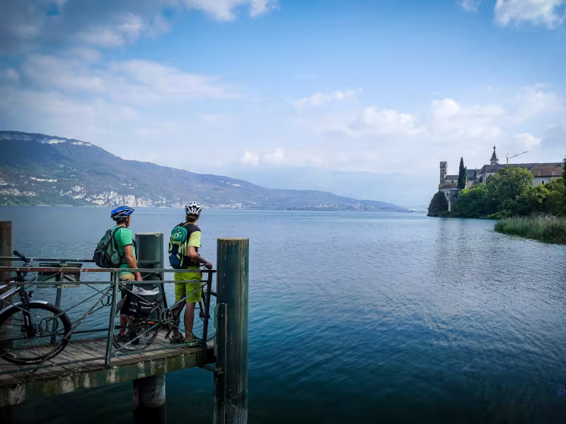 Le lac du Bourget et Abbaye de Hautecombe