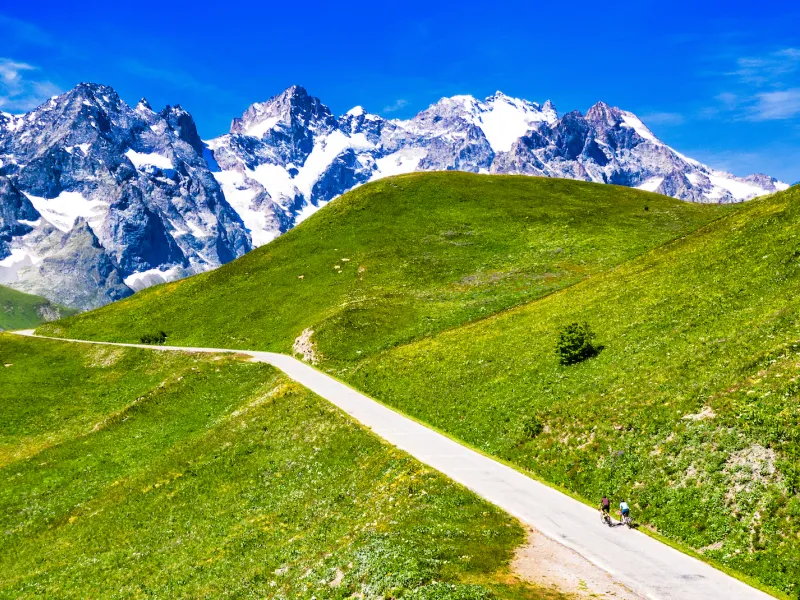 Glaciers et sommets du massif des Ecrins depuis le versant sud du Galibier