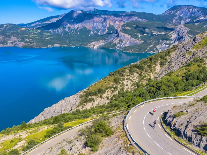 Le Lac de Serre-Ponçon au niveau du Sauze-du-Lac