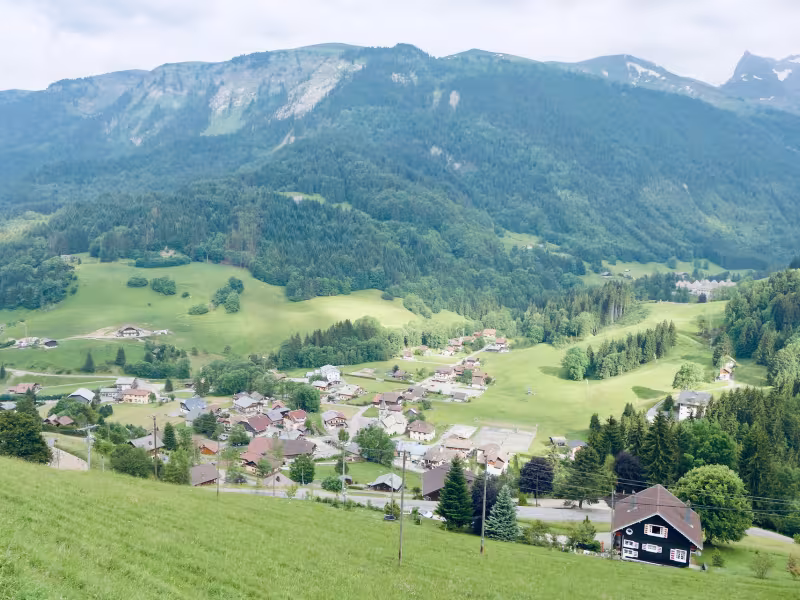 Le Reposoir dans le versant nord du col de la Colombière