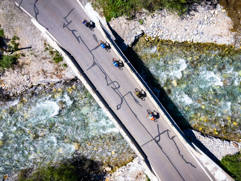 Passage à vélo sur la Clarée