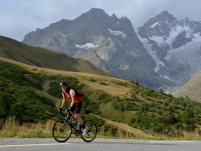 Montagnes et glaciers des Ecrins vers le Col du Lautaret 