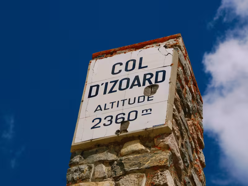 Monument du sommet du Col d'Izoard