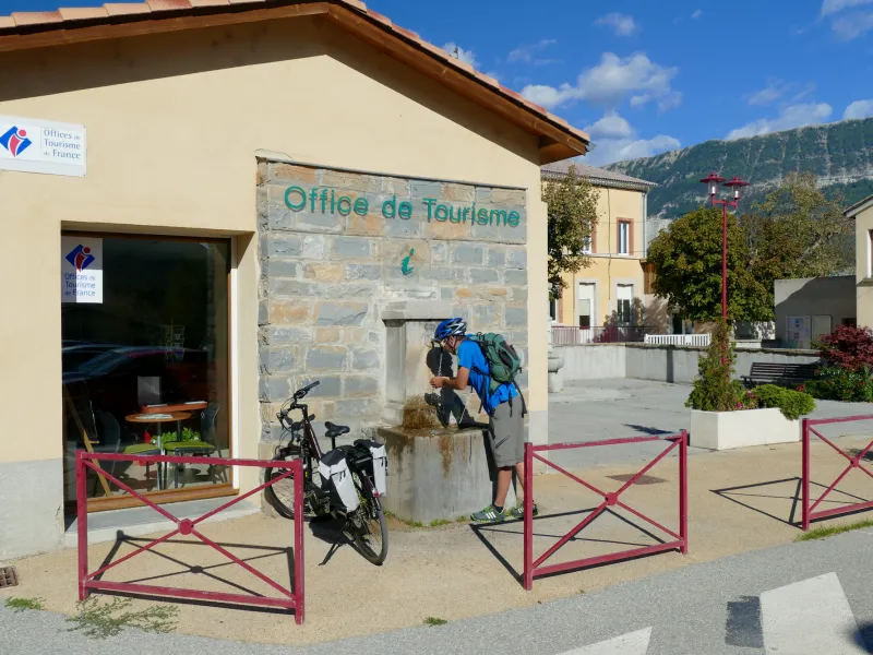 Point d'eau a l'office de tourisme de Saint-Andre-les-Alpes