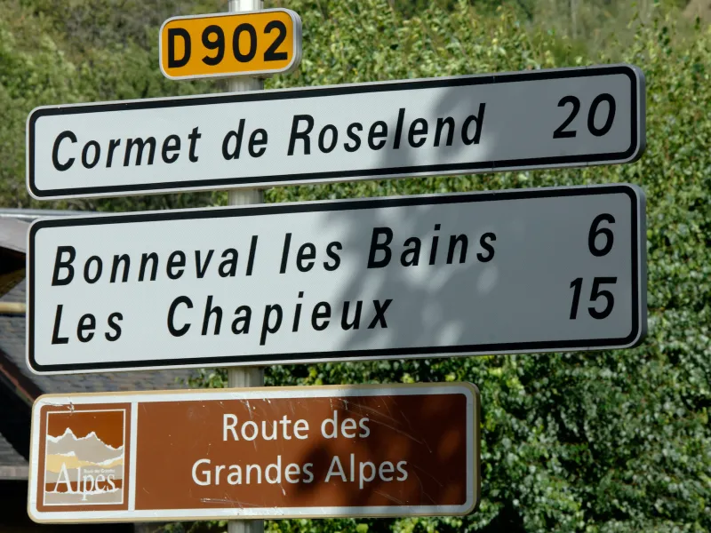 Signalétique routière RGA vers le Cormet de Roselend