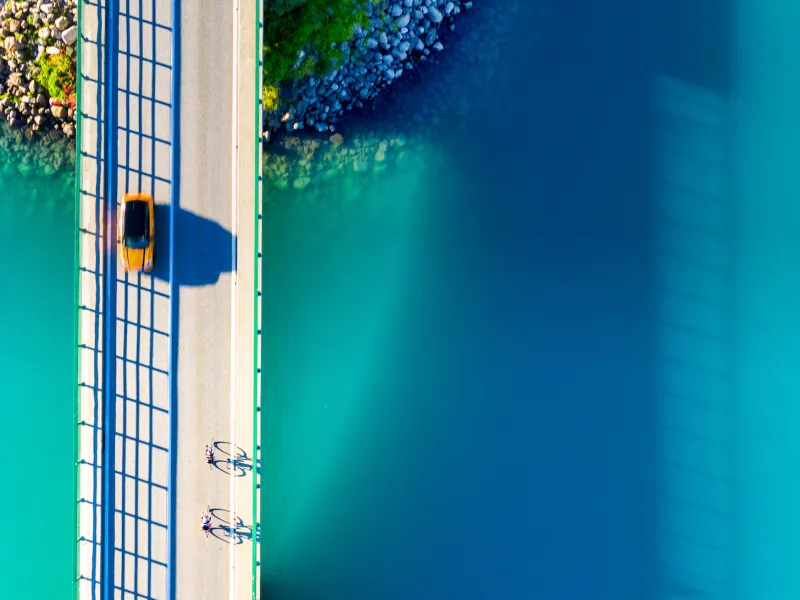 Cyclistes sur le pont de Savines