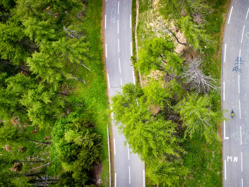 Le Col d'Izoard et ses lacets vus du ciel