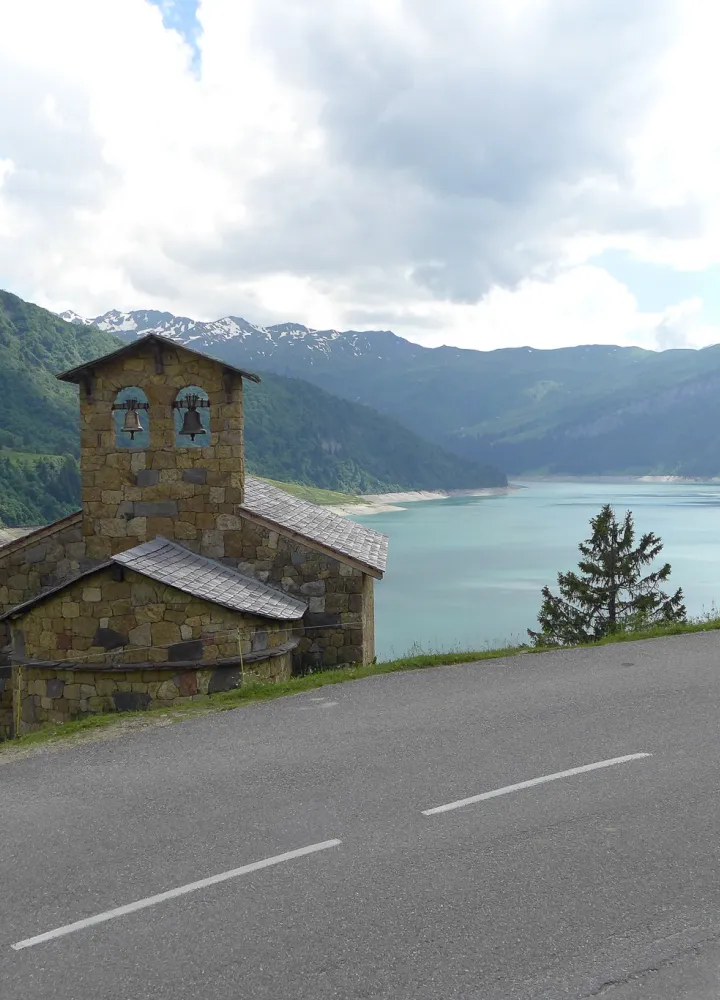 Chapelle et lac de Roselend