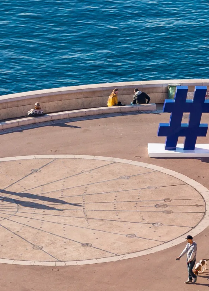 Esplanade de Nice devant la mer