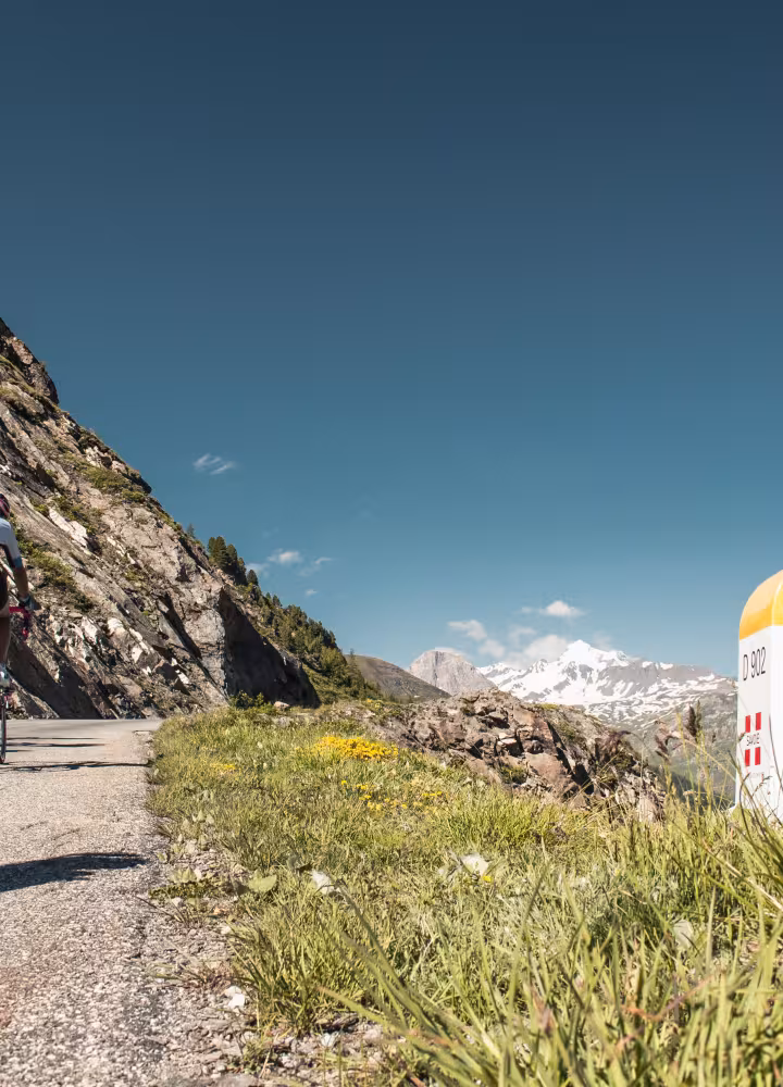 E-VTT_dans_les_montagnes