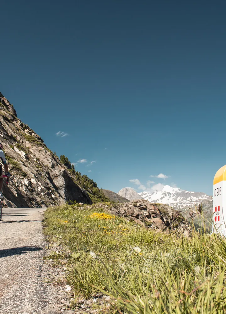 E-VTT_dans_les_montagnes