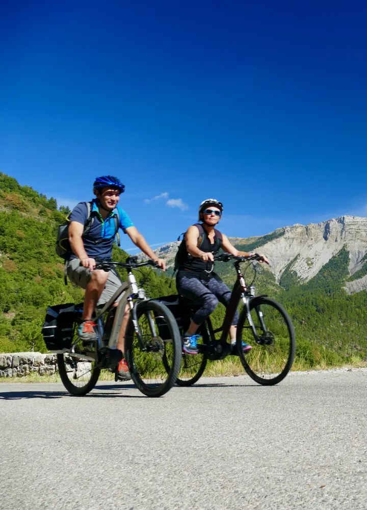 Falaises escarpées des Préalpes de Digne
