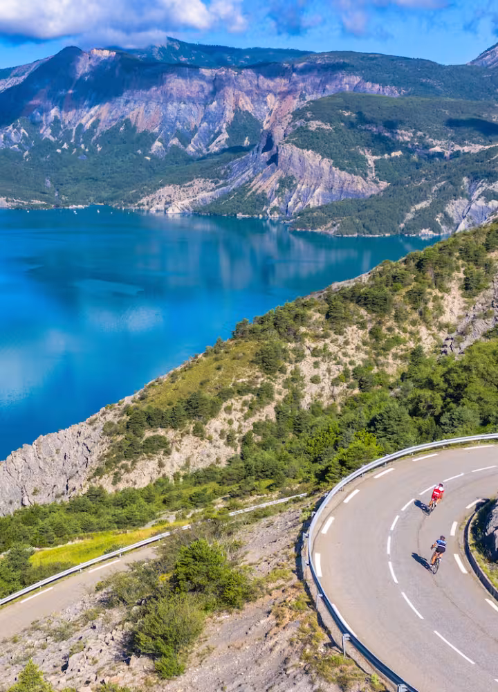Le Lac de Serre-Ponçon au niveau du Sauze-du-Lac