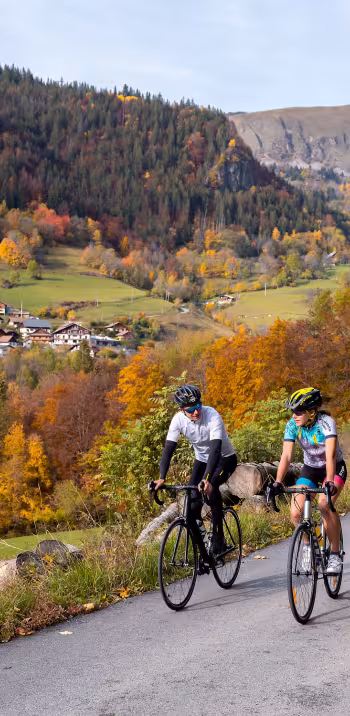 062-25102020-2020_IAM_CYCLOTOURISTES_COL EPINE SERRAVAL┬®Tristan Shu - Annecy Mountains.jpg