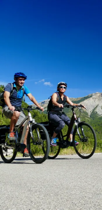 Falaises escarpées des Préalpes de Digne