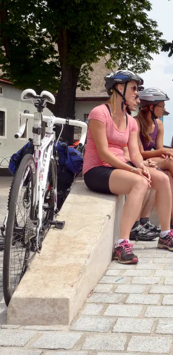 Groupe au départ de Route des Grandes Alpes à vélo