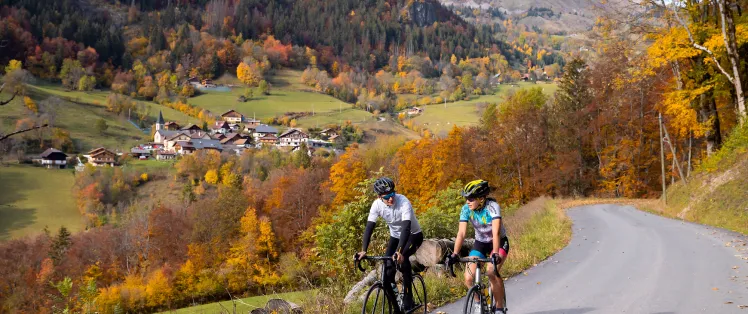 062-25102020-2020_IAM_CYCLOTOURISTES_COL EPINE SERRAVAL┬®Tristan Shu - Annecy Mountains.jpg