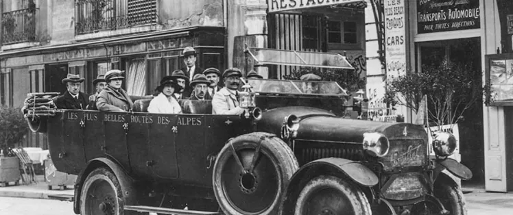 Les autocars de la PLM assuraient des traversées des Alpes