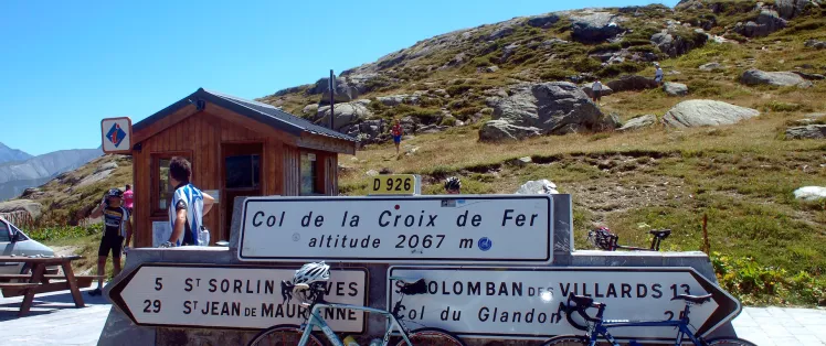 Sommet du col de la Croix de Fer