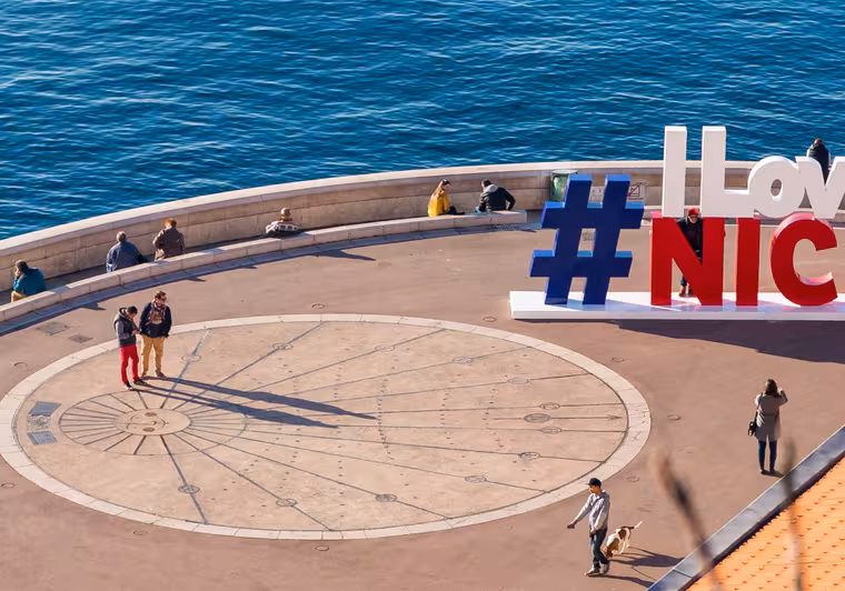 Esplanade de Nice devant la mer