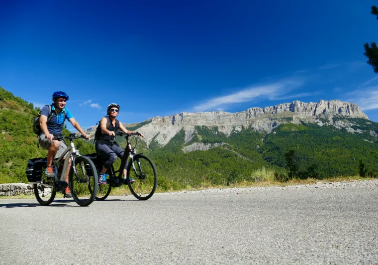 Falaises escarpées des Préalpes de Digne