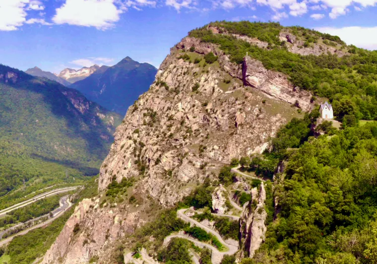 Les lacets de Montvernier dans la descente du col de Chaussy