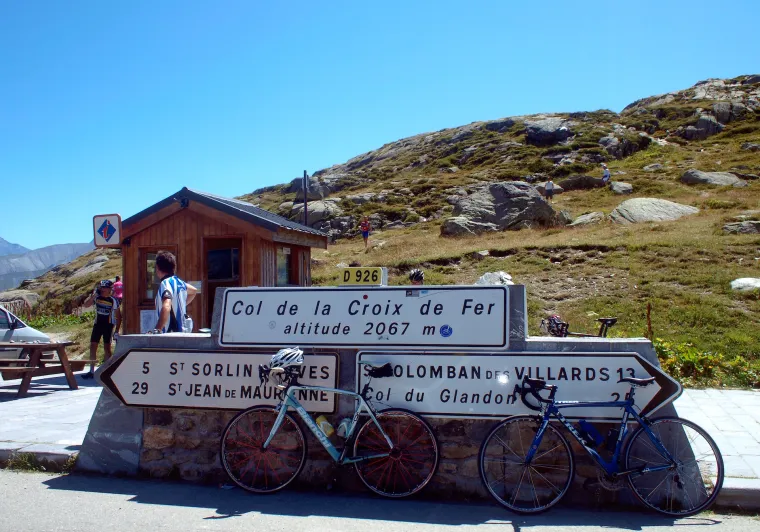 Sommet du col de la Croix de Fer