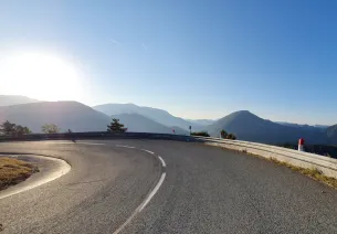 Descente vers Castellane au soleil levant 