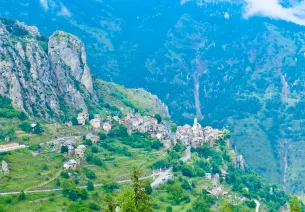 Roubion, village perché emblématique de la Tinée